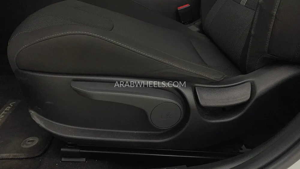 Hyundai Elantra 2023 for Sale in Dubai Image-21