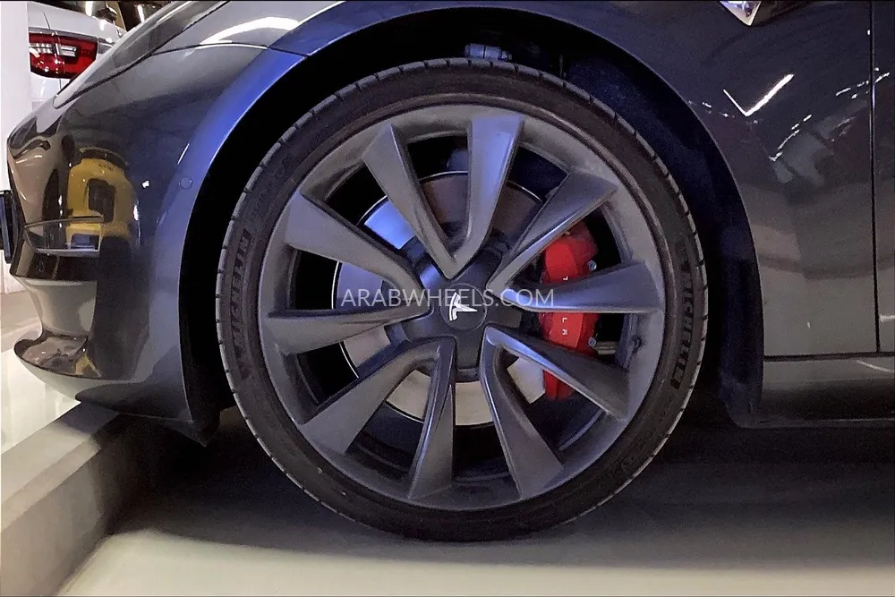 Tesla Model 3 2020 for Sale in Sharjah Image-9