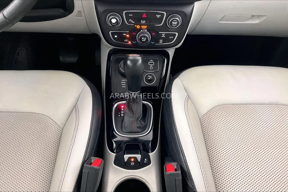 Jeep Compass 2019 for Sale in Sharjah Image-24