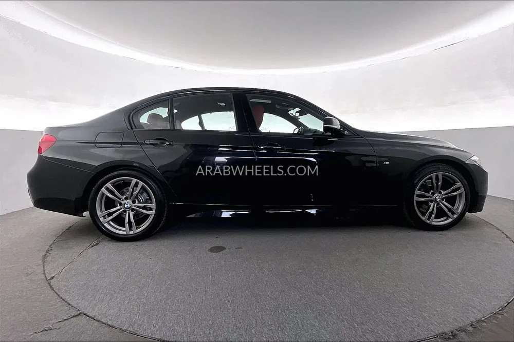 BMW 3 series 2018 for Sale in Sharjah Image-8