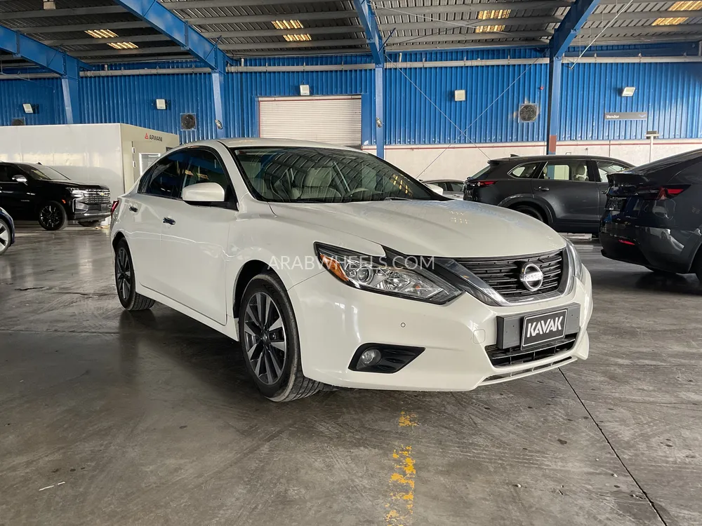 Nissan Altima 2017 for Sale in Sharjah Image-3