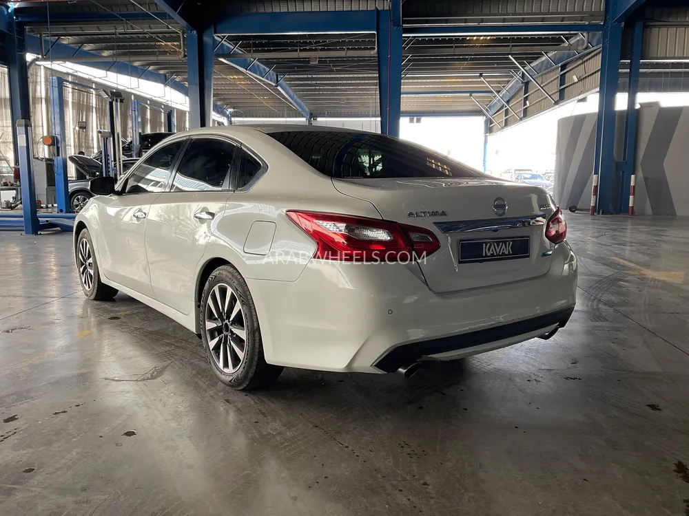 Nissan Altima 2017 for Sale in Sharjah Image-4
