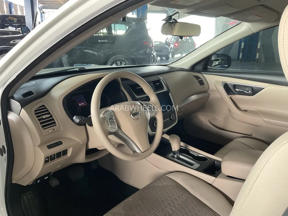 Nissan Altima 2017 for Sale in Sharjah Image-9