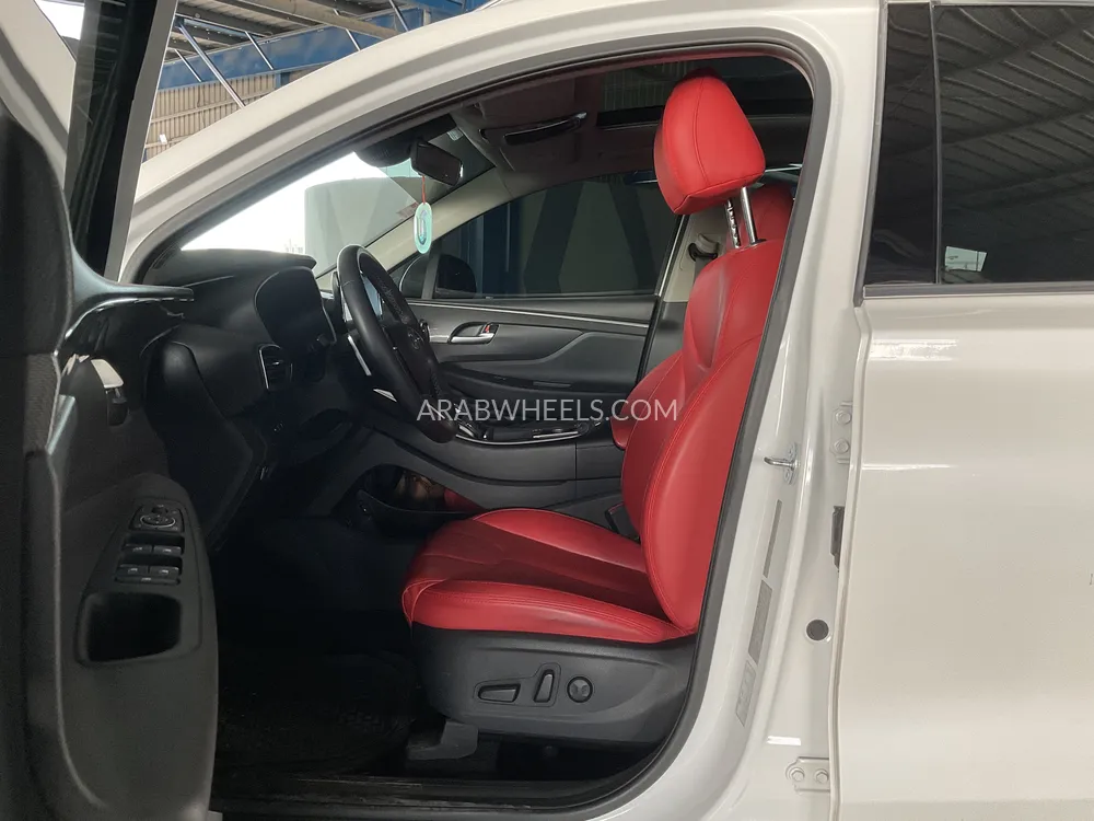 Hyundai Santa Fe 2023 for Sale in Sharjah Image-7