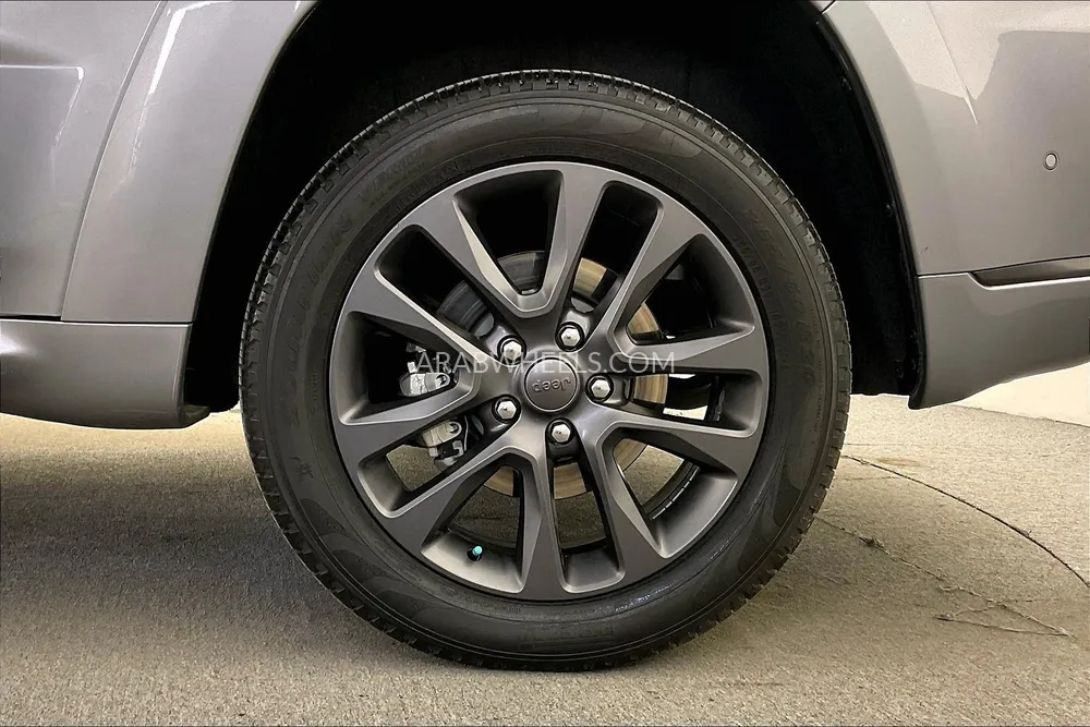 Jeep Grand Cherokee 2018 for Sale in Sharjah Image-10