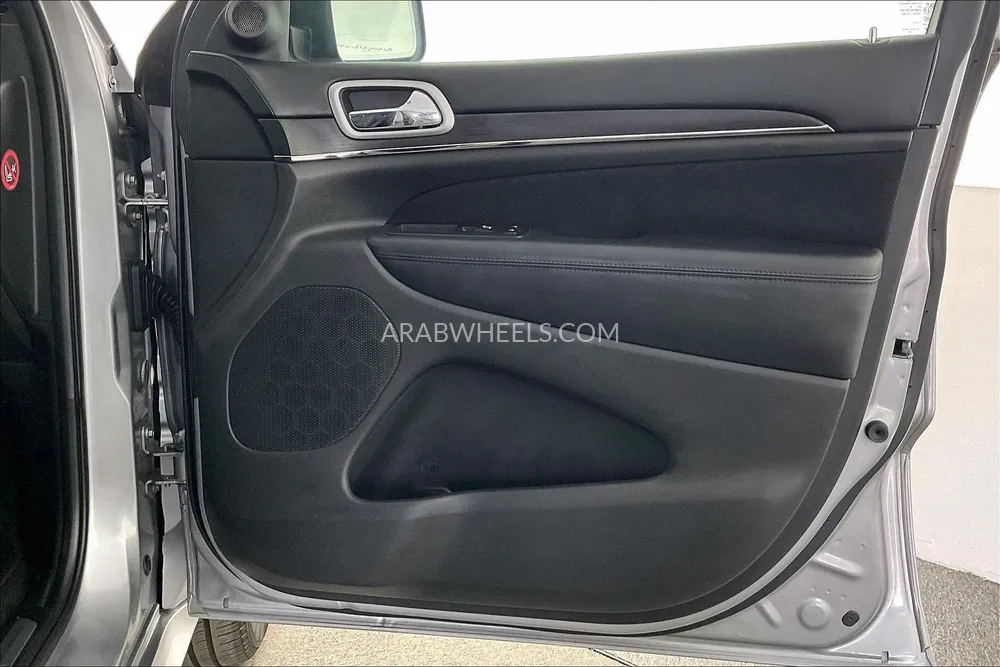 Jeep Grand Cherokee 2018 for Sale in Sharjah Image-19