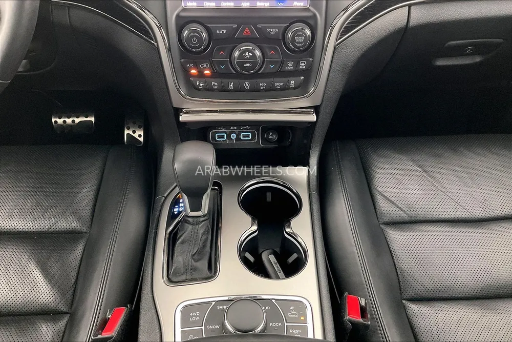 Jeep Grand Cherokee 2018 for Sale in Sharjah Image-24