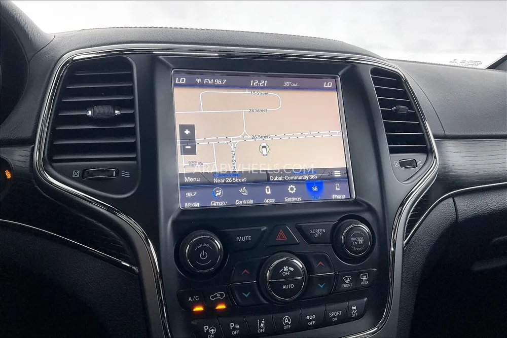 Jeep Grand Cherokee 2018 for Sale in Sharjah Image-33