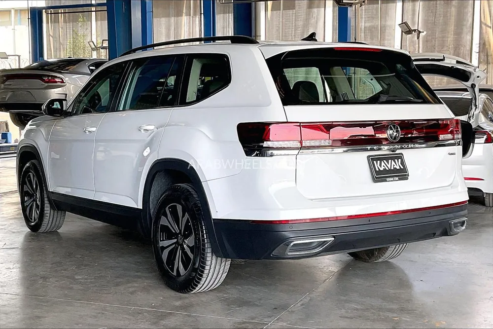 Volkswagen Teramont 2024 for Sale in Dubai Image-4
