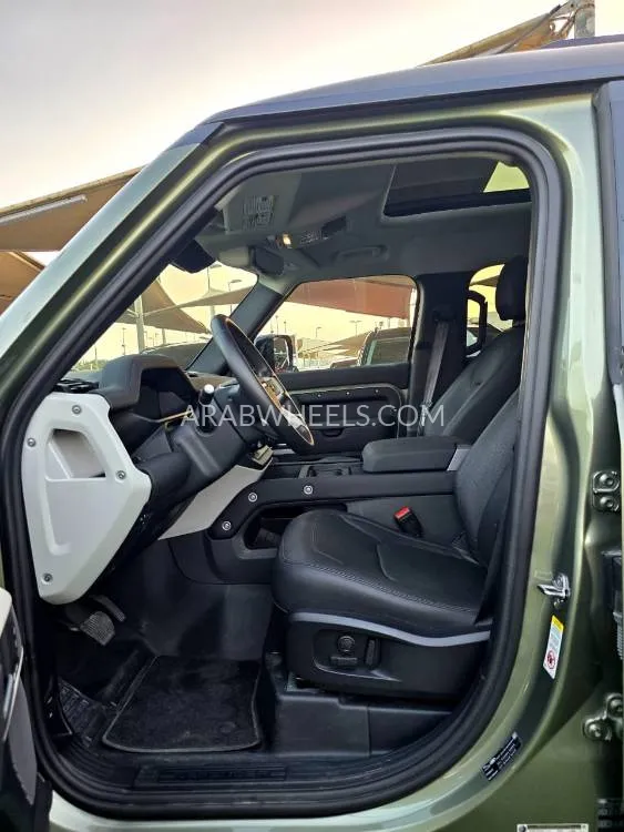 Land Rover Defender 2024 for Sale in Sharjah Image-7