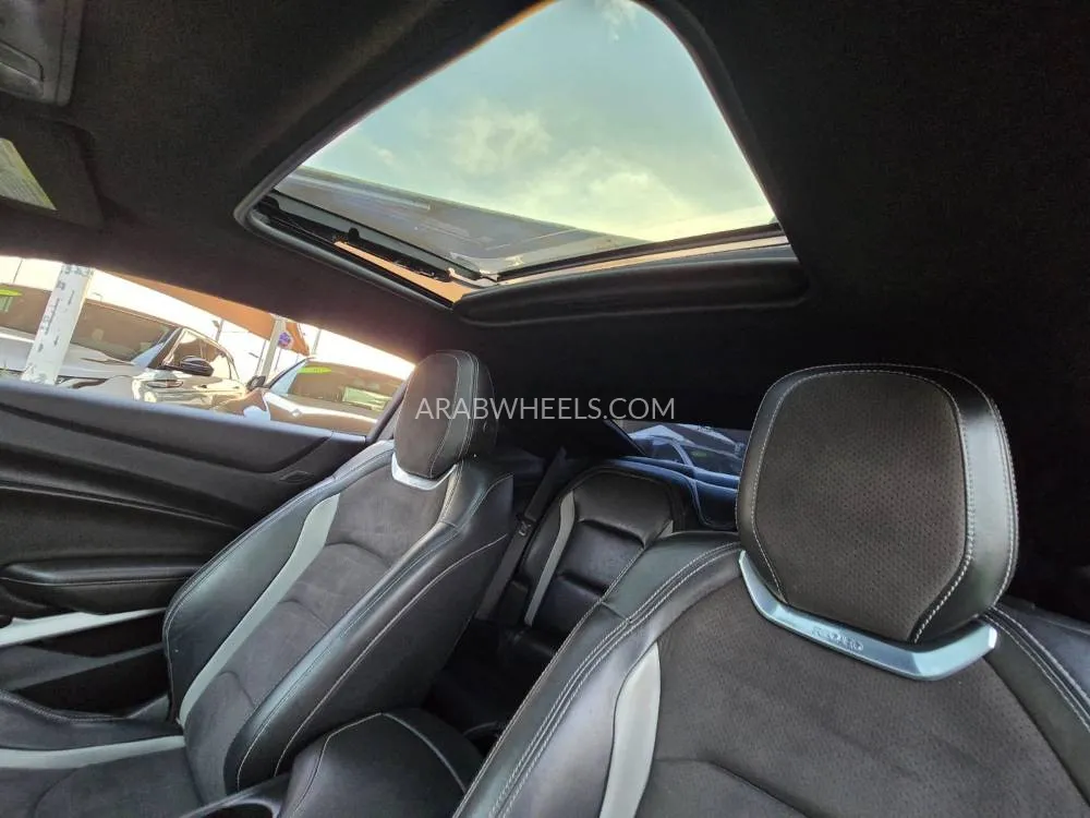 Chevrolet Camaro 2022 for Sale in Sharjah Image-6