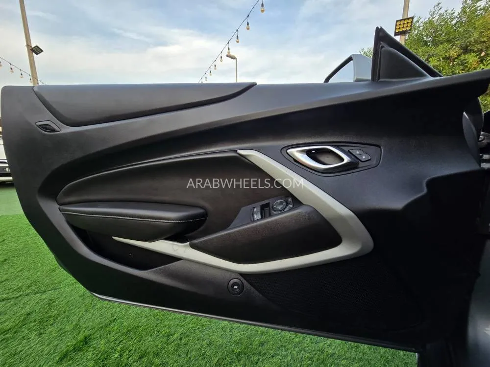 Chevrolet Camaro 2022 for Sale in Sharjah Image-13