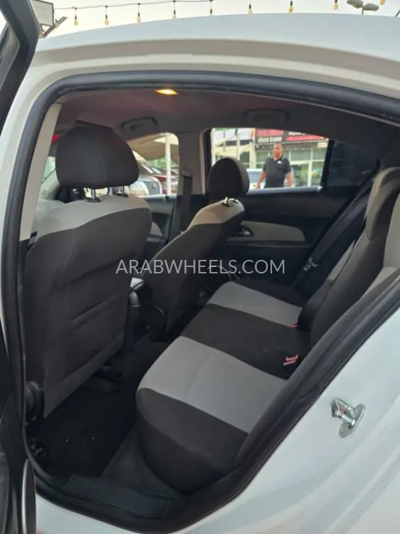 Chevrolet Cruze 2015 for Sale in Sharjah Image-7