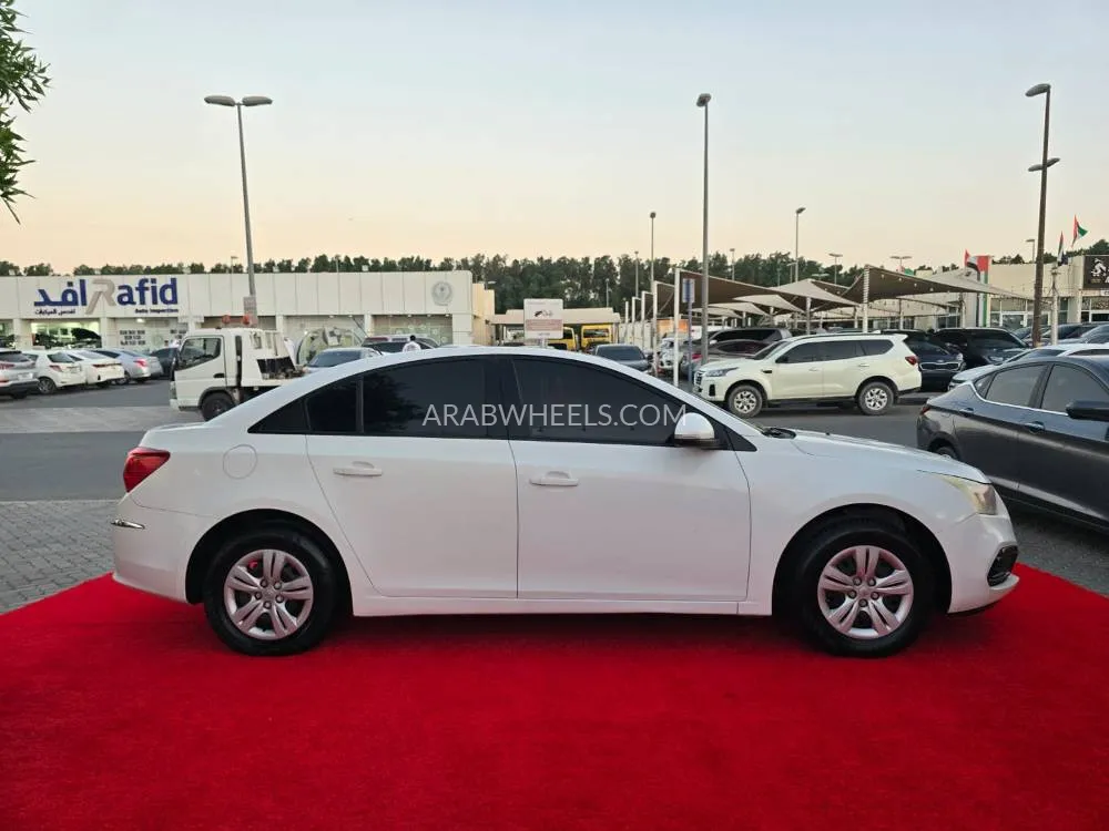 Chevrolet Cruze 2015 for Sale in Sharjah Image-8