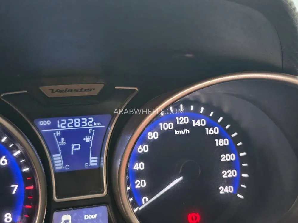 Hyundai Veloster 2015 for Sale in Sharjah Image-16