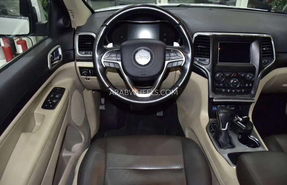 Jeep Cherokee 2020 for Sale in Dubai Image-12