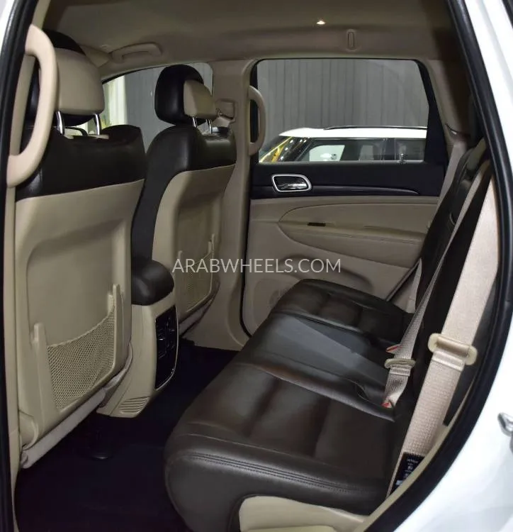 Jeep Cherokee 2020 for Sale in Dubai Image-16