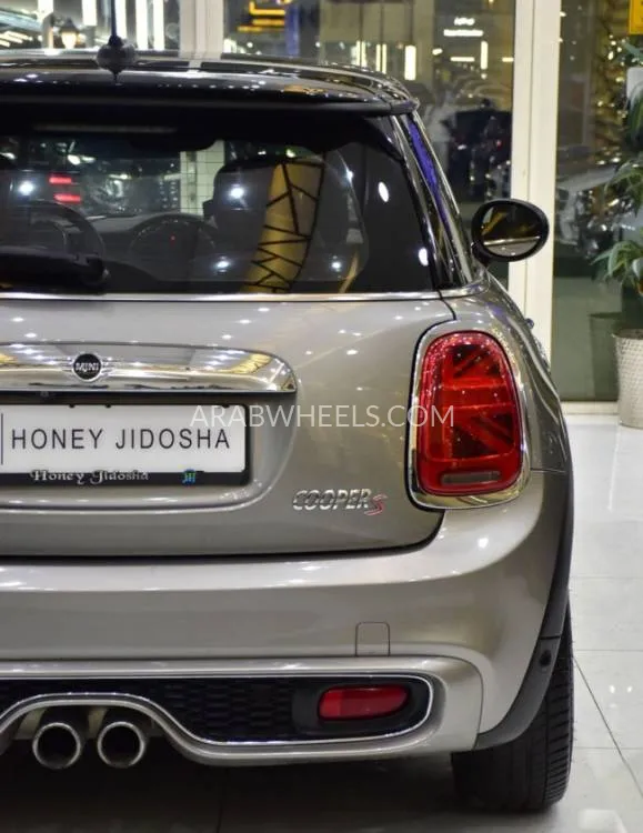 Mini Cooper 2019 for Sale in Dubai Image-9