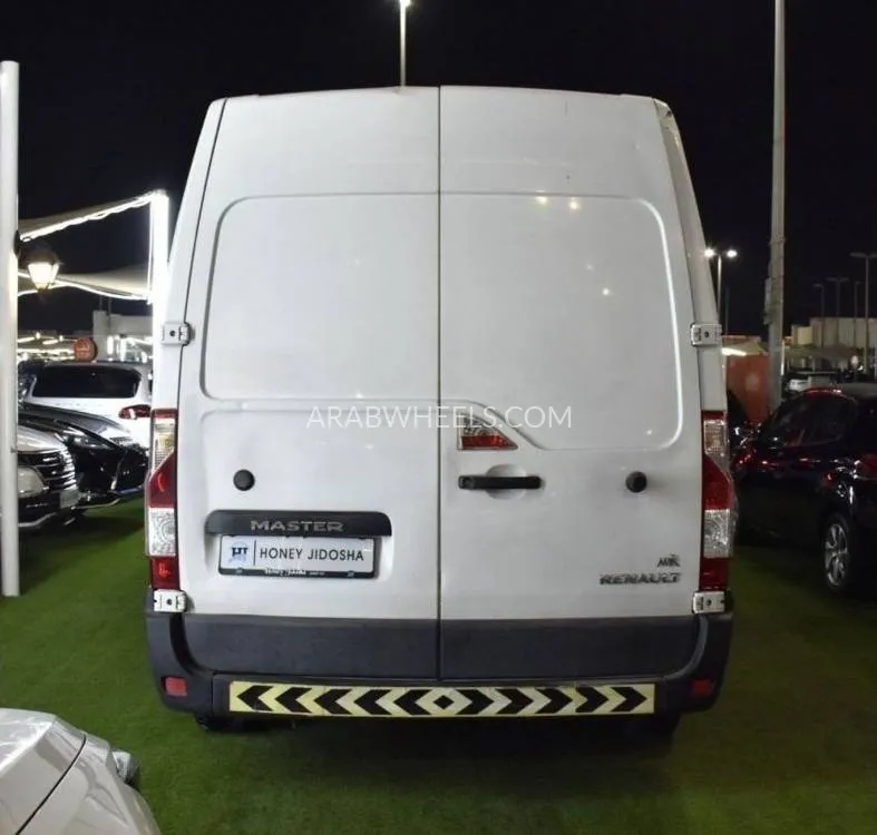 Renault Master 2020 for Sale in Dubai Image-4
