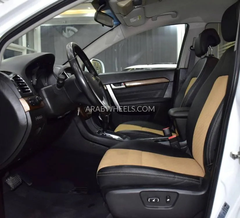 Chevrolet Captiva 2017 for Sale in Dubai Image-10