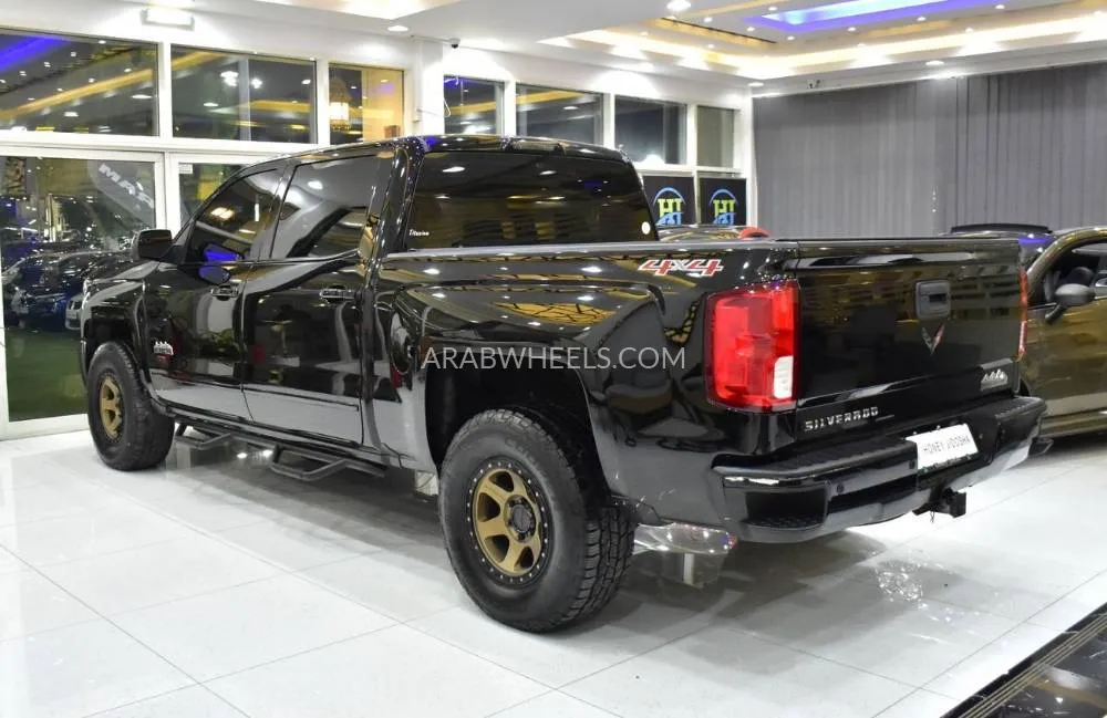 Chevrolet Silverado 2017 for Sale in Dubai Image-7
