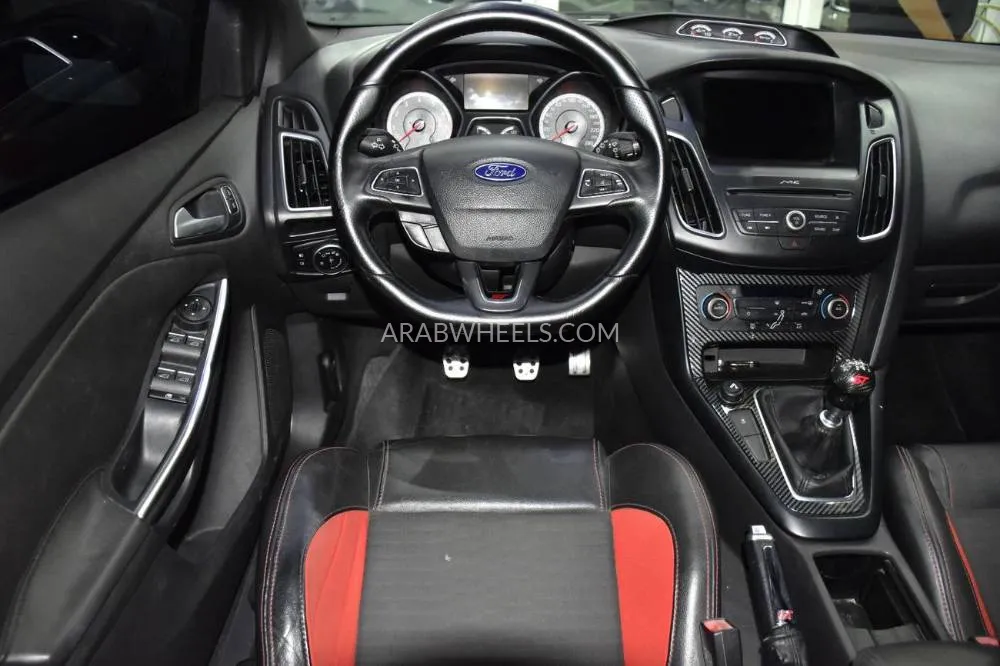 Ford Focus 2017 for Sale in Dubai Image-12