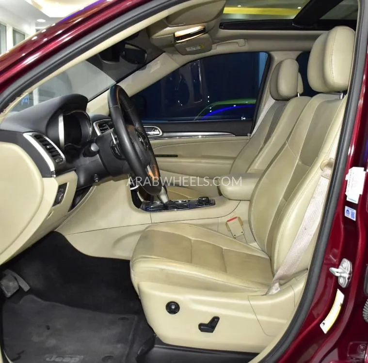 Jeep Cherokee 2017 for Sale in Dubai Image-10