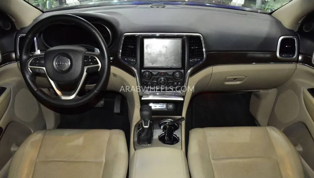 Jeep Cherokee 2017 for Sale in Dubai Image-11