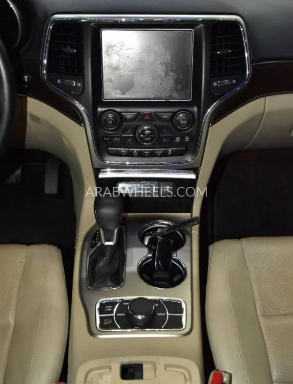 Jeep Cherokee 2017 for Sale in Dubai Image-16