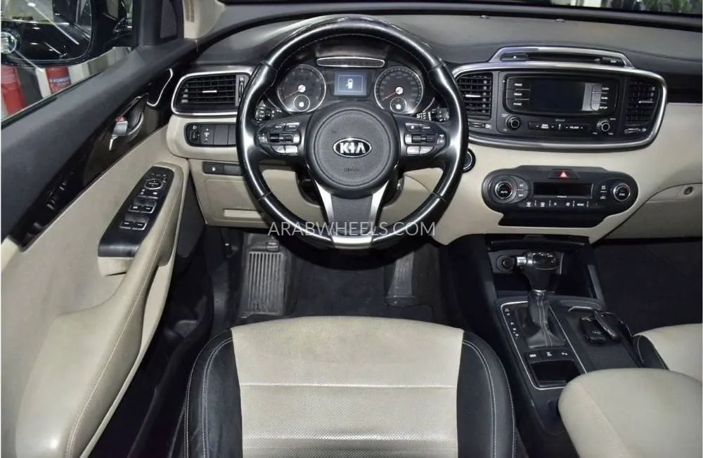 Kia Sorento 2016 for Sale in Dubai Image-12