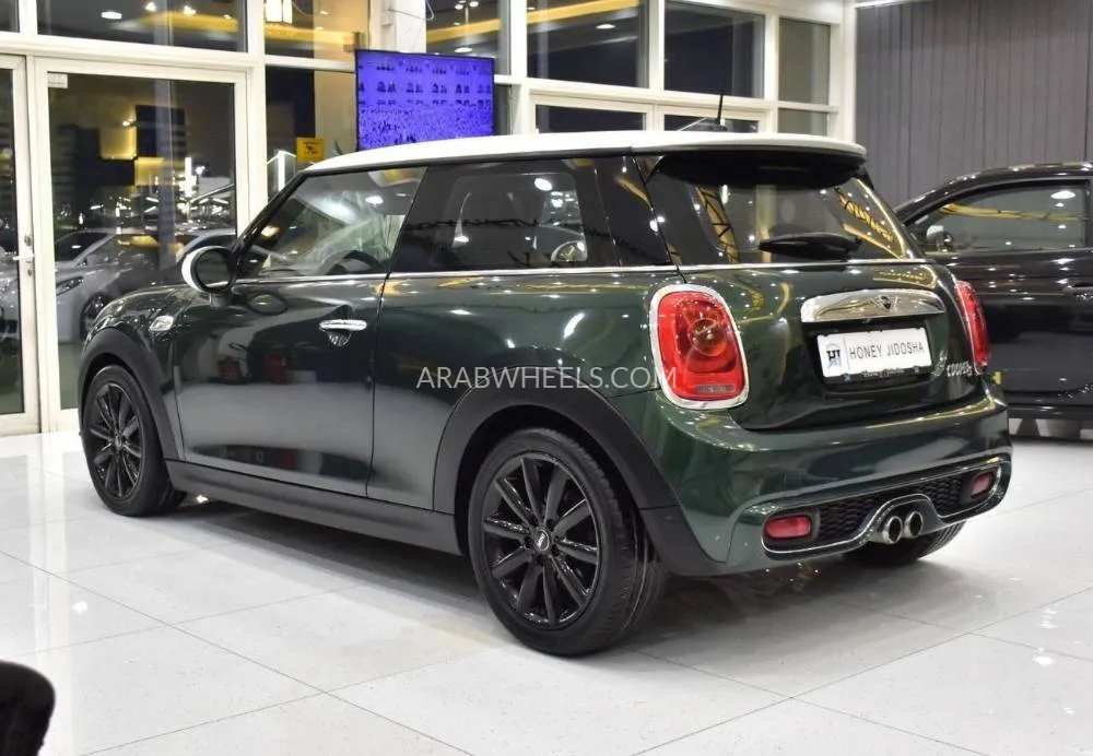 Mini Cooper 2018 for Sale in Dubai Image-7