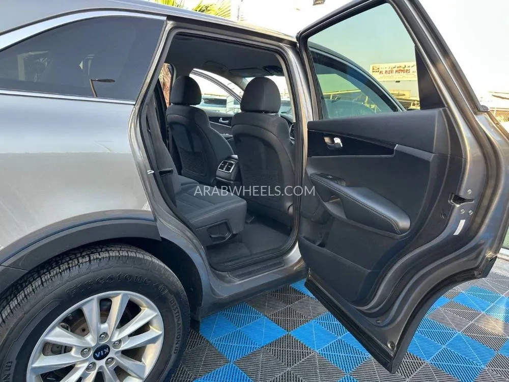 Kia Sorento 2019 for Sale in Ajman Image-14
