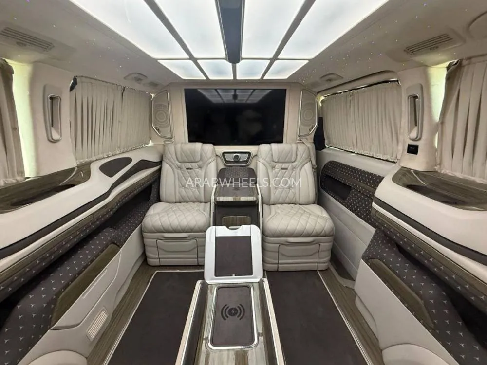 Mercedes Benz V Class 2022 for Sale in Dubai Image-2