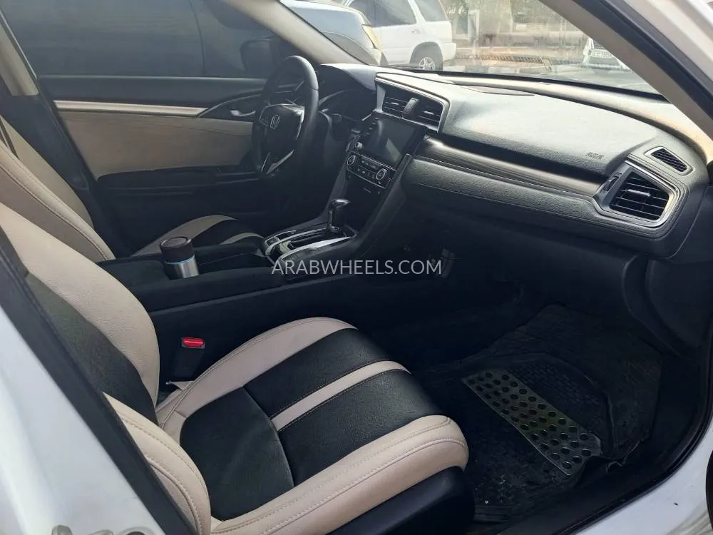 Honda Civic 2019 for Sale in Dubai Image-10