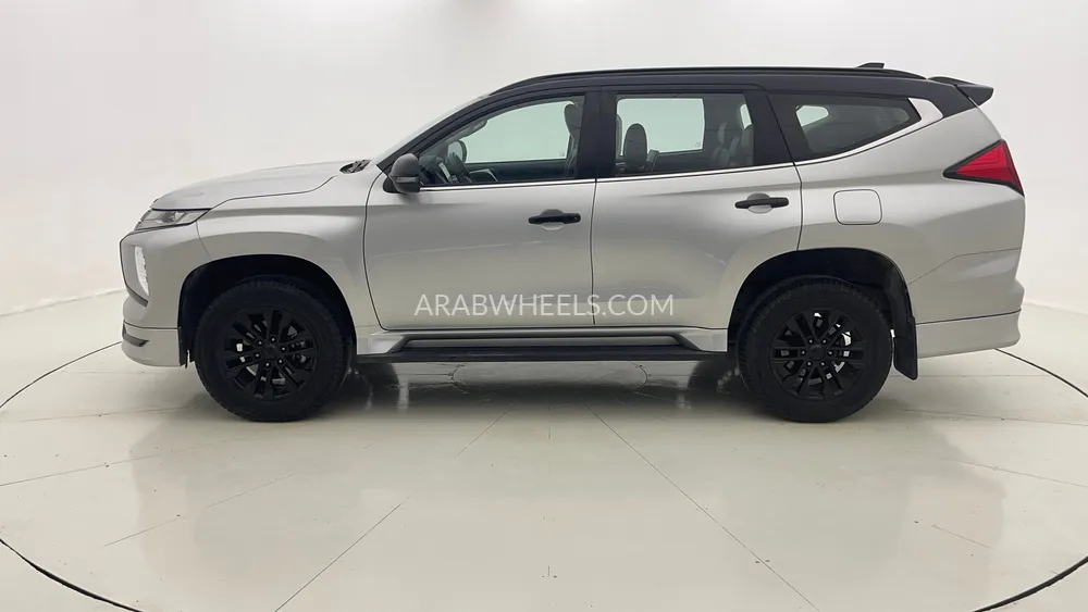 Mitsubishi Montero Sport 2023 for Sale in Dubai Image-6