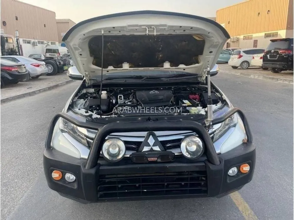 ميتسوبيشي باجيرو 2017 for Sale in دبي Image-8