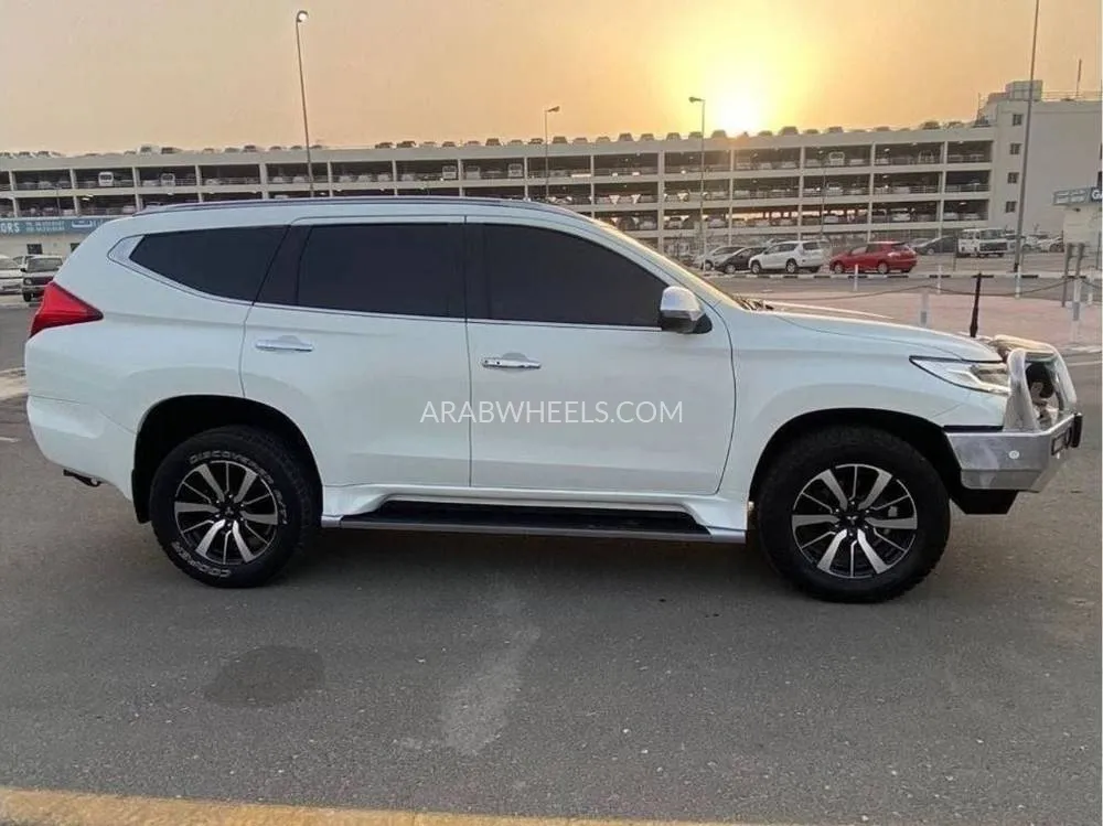 ميتسوبيشي باجيرو 2017 for Sale in دبي Image-5