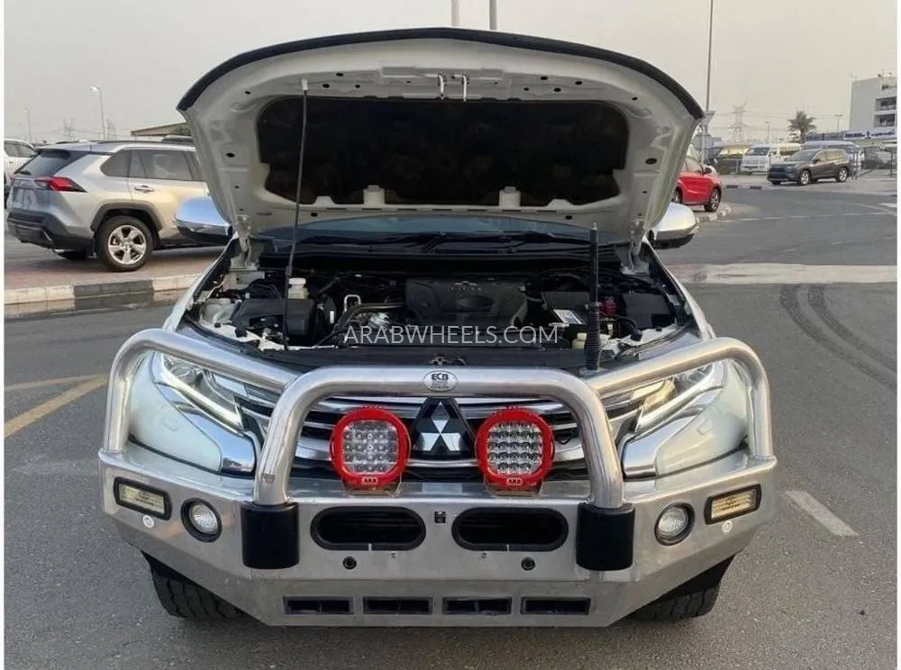 ميتسوبيشي باجيرو 2017 for Sale in دبي Image-7