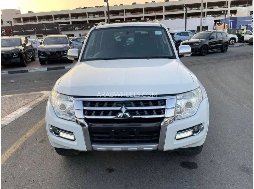 ميتسوبيشي باجيرو 2017 for Sale in دبي Image-3