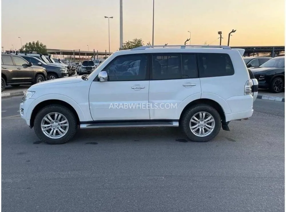 ميتسوبيشي باجيرو 2017 for Sale in دبي Image-7