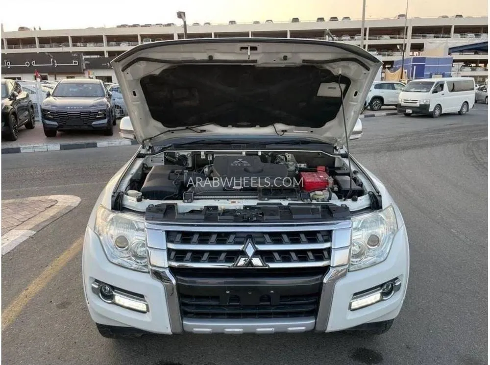 ميتسوبيشي باجيرو 2017 for Sale in دبي Image-8