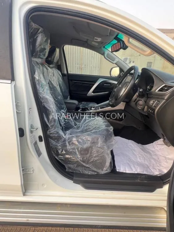 ميتسوبيشي باجيرو 2018 for Sale in دبي Image-14