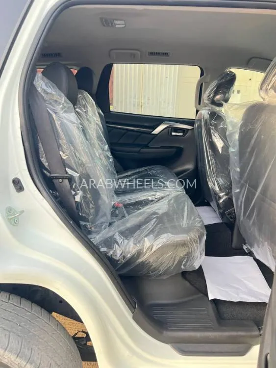 ميتسوبيشي باجيرو 2018 for Sale in دبي Image-17