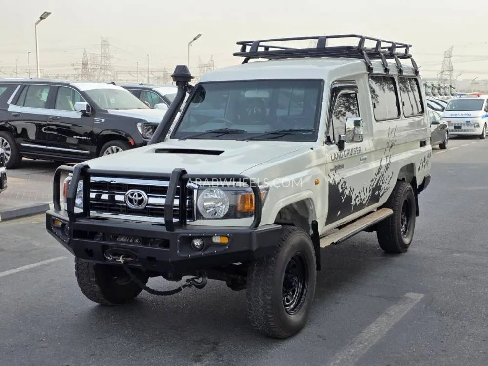 Toyota Land Cruiser 70 Series 2014 for Sale in Dubai Image-2