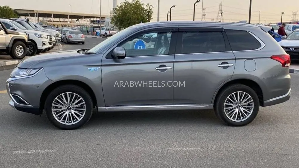 Mitsubishi Outlander 2020 for Sale in Dubai Image-6