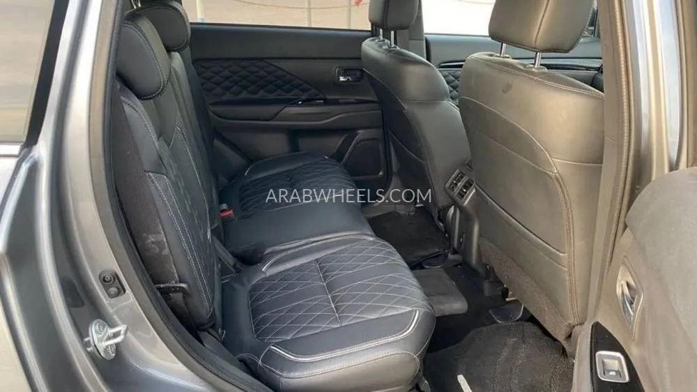 Mitsubishi Outlander 2020 for Sale in Dubai Image-15