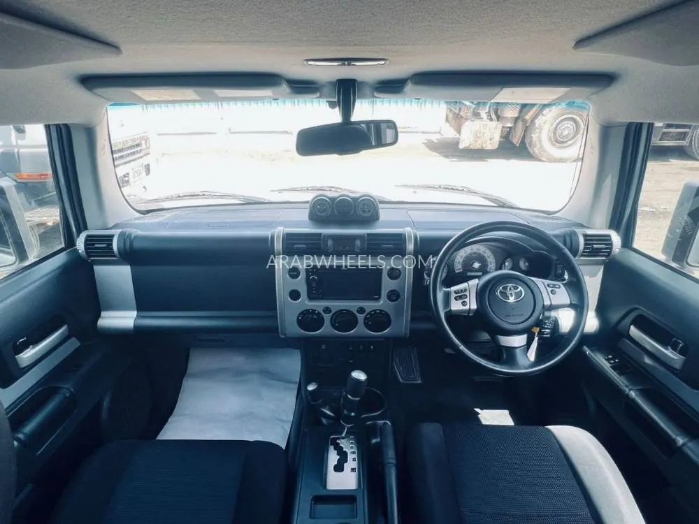 Toyota FJ Cruiser 2015 for Sale in Dubai Image-12