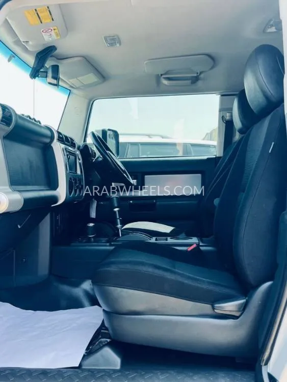 Toyota FJ Cruiser 2015 for Sale in Dubai Image-18