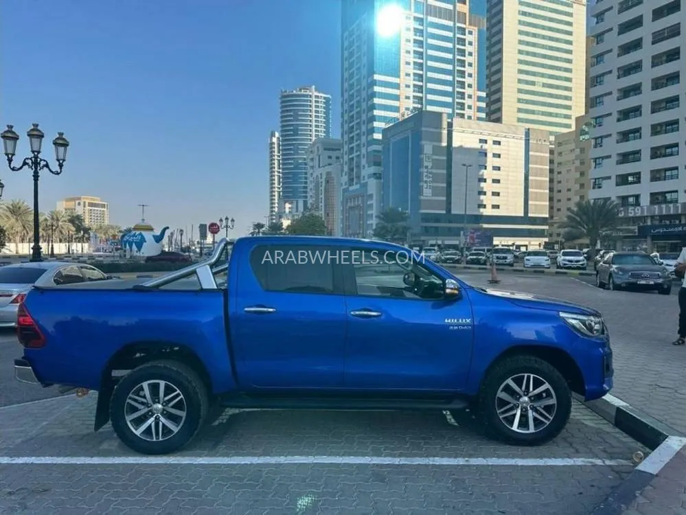 Toyota Hilux 2016 for Sale in Dubai Image-3