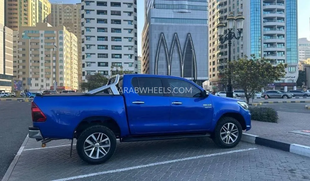 Toyota Hilux 2016 for Sale in Dubai Image-5
